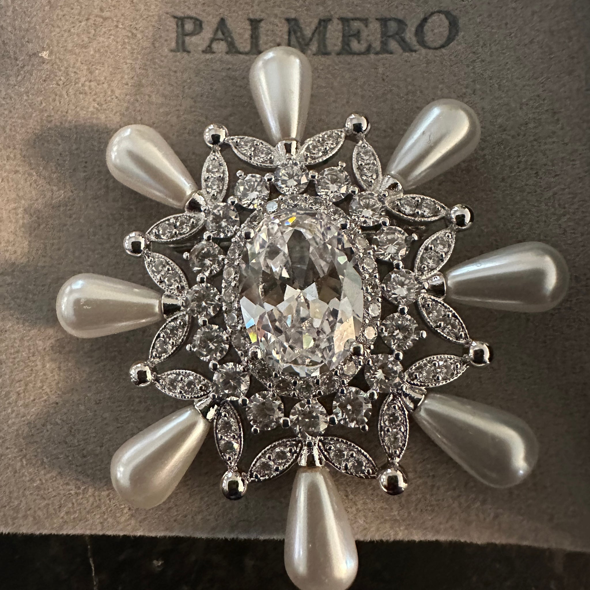 Palmero pearl brooch