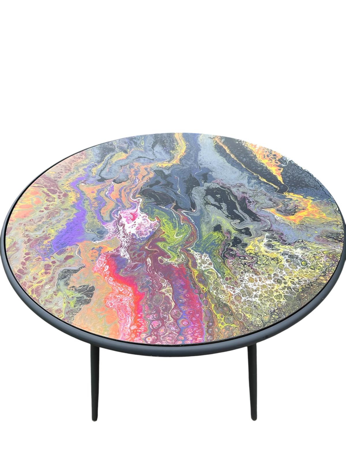 Stellar surrounding patio table