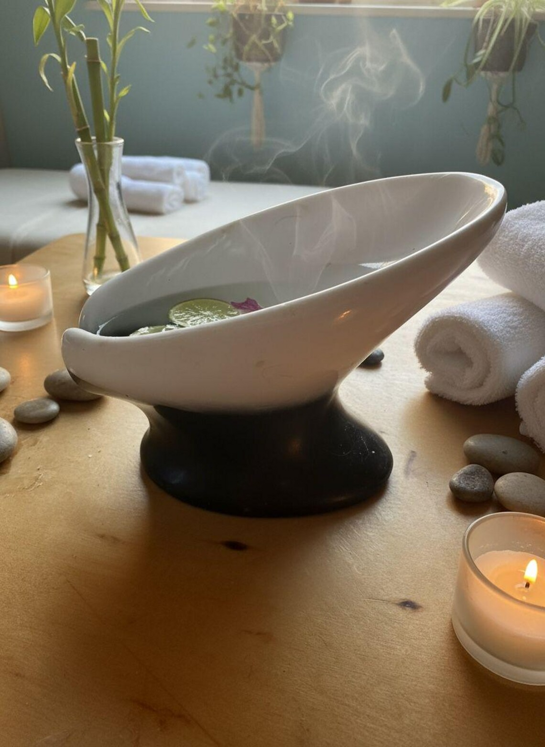 Modern Black and White Resin Soap Dish: Minimalist Vanity Tray