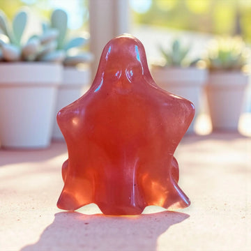 Handmade Resin Ghost Figurine: Spooky Season Home Decor