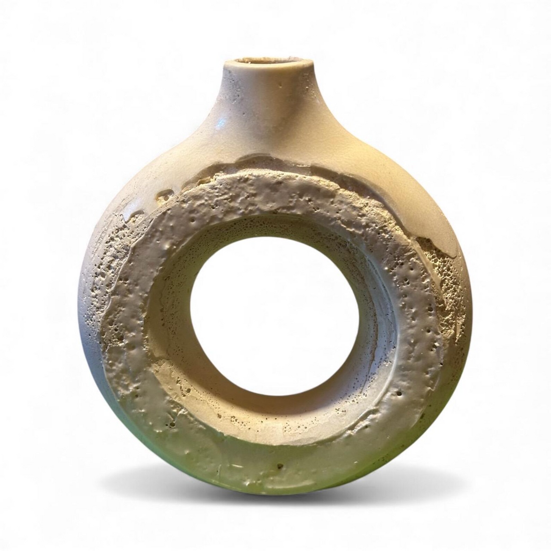 Handmade Resin Donut Vase – Modern Sculptural Home Decor